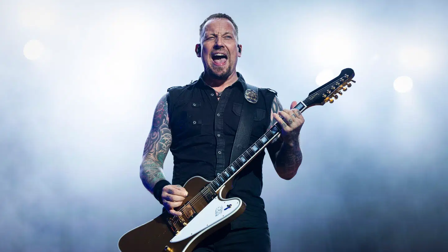 Arkivfoto af Volbeat-frontmand Michael Poulsen fra en koncert i 2022.