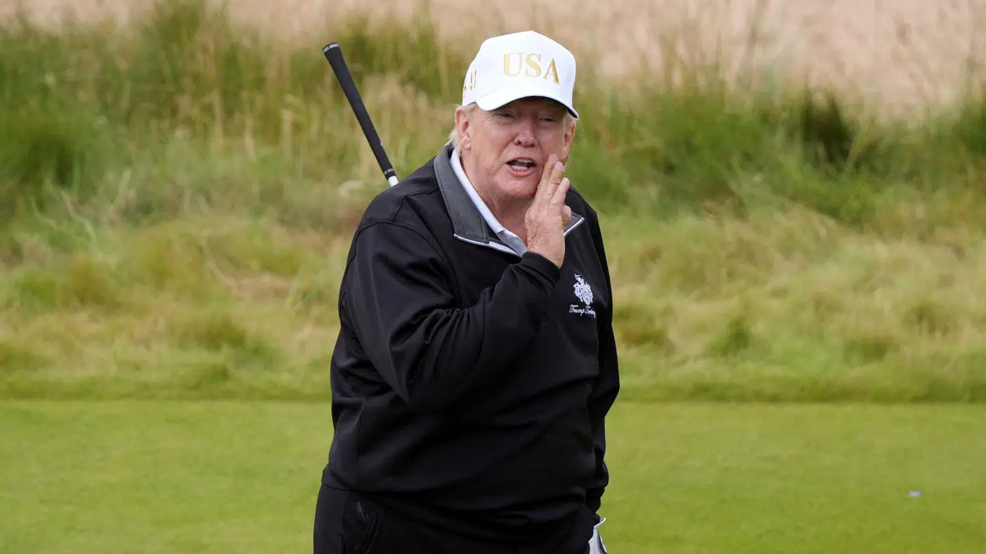 Donald Trump kort efter åbningsceremonien af sine golfbaner Trump International Golf Links nær byen Aberdeen i Scotland.