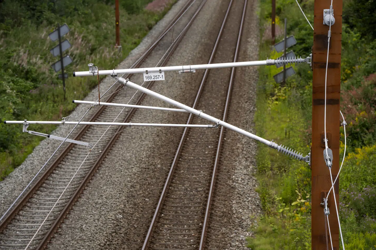 Banedanmark er ved at udbedre en fejl på jernbanebro efter mulig bæverdæmning. Billedet er ikke af den pågældende strækning. (Arkivfoto).