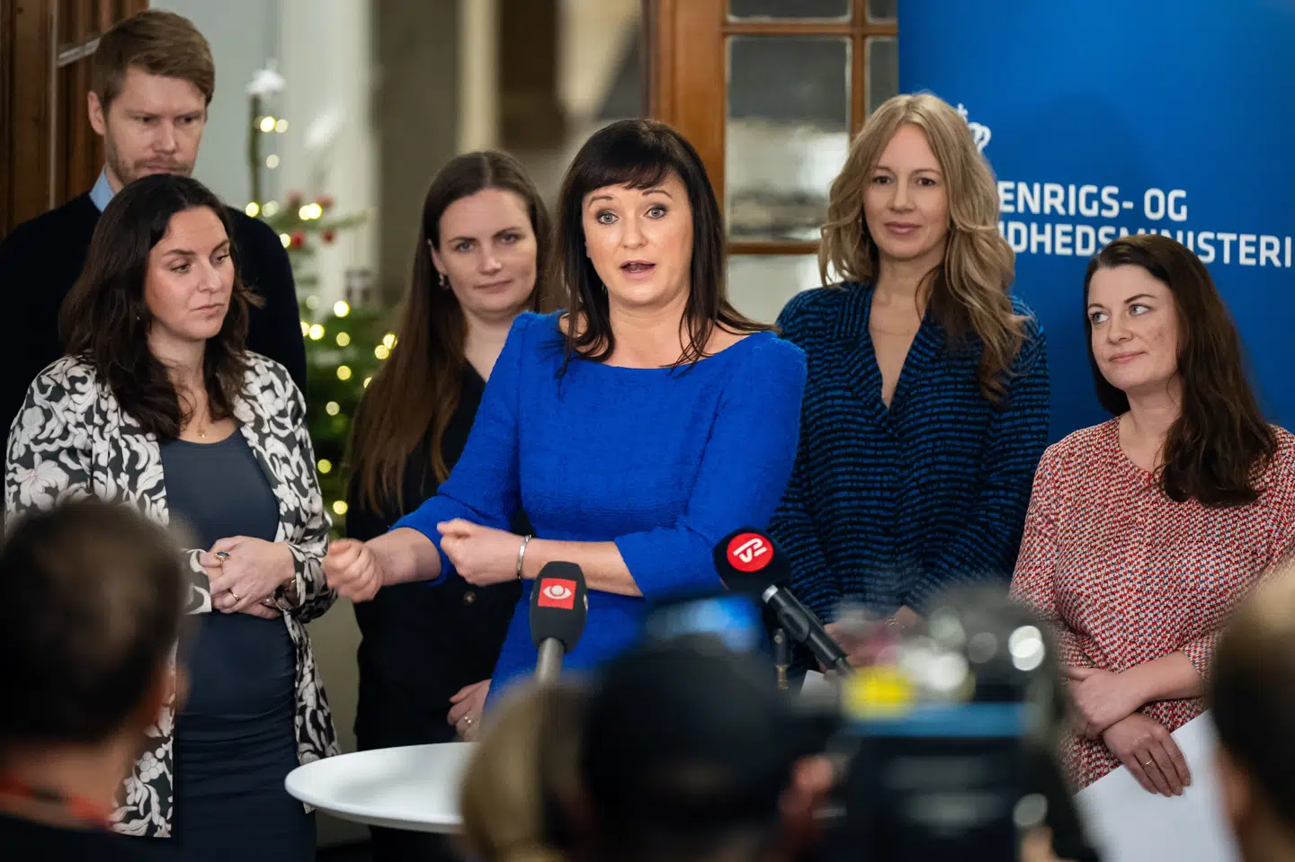 I december 2024 stod sundhedsminister Sophie Løhde (V) i spidsen for en ny aftale, der skal skabe bedre vilkår for fødende. Aftalen, der er en opfølgning på en aftale fra 2022, udvider blandt andet retten til hjemmebesøg efter fødslen.