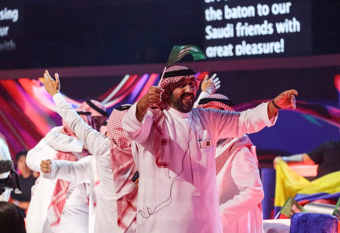 Her ses saudiarabiske repræsentanter under 'Intervision' lørdag aften.