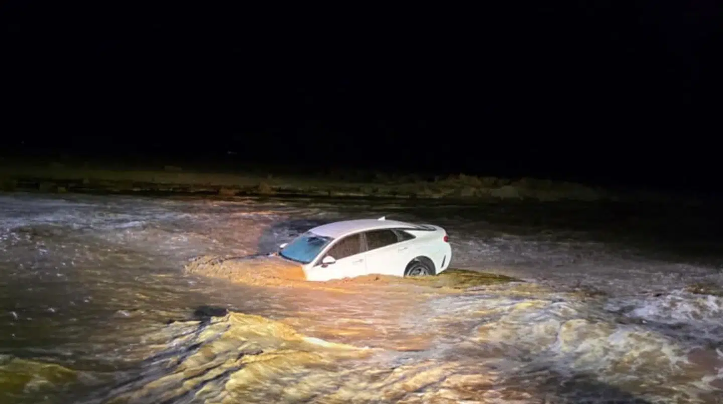 En to-årig dreng blev fredag fundet død, efter han forsvandt fra denne bil.