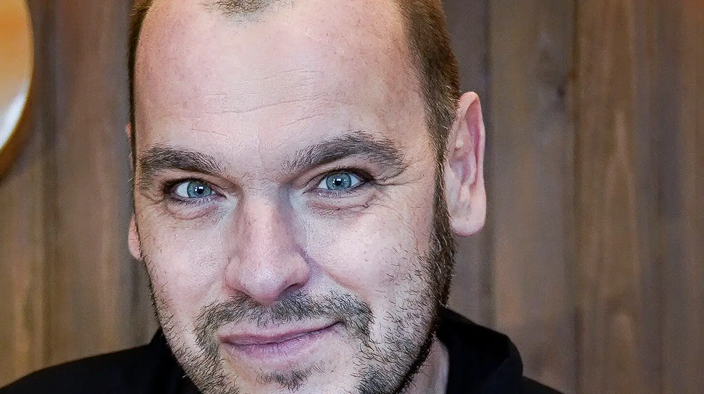 Lars Pedersen, bedre kendt som Chief 1, har oplevet succes som musiker, men succesen sendte ham dog ud i en økonomisk deroute, fortæller han nu.