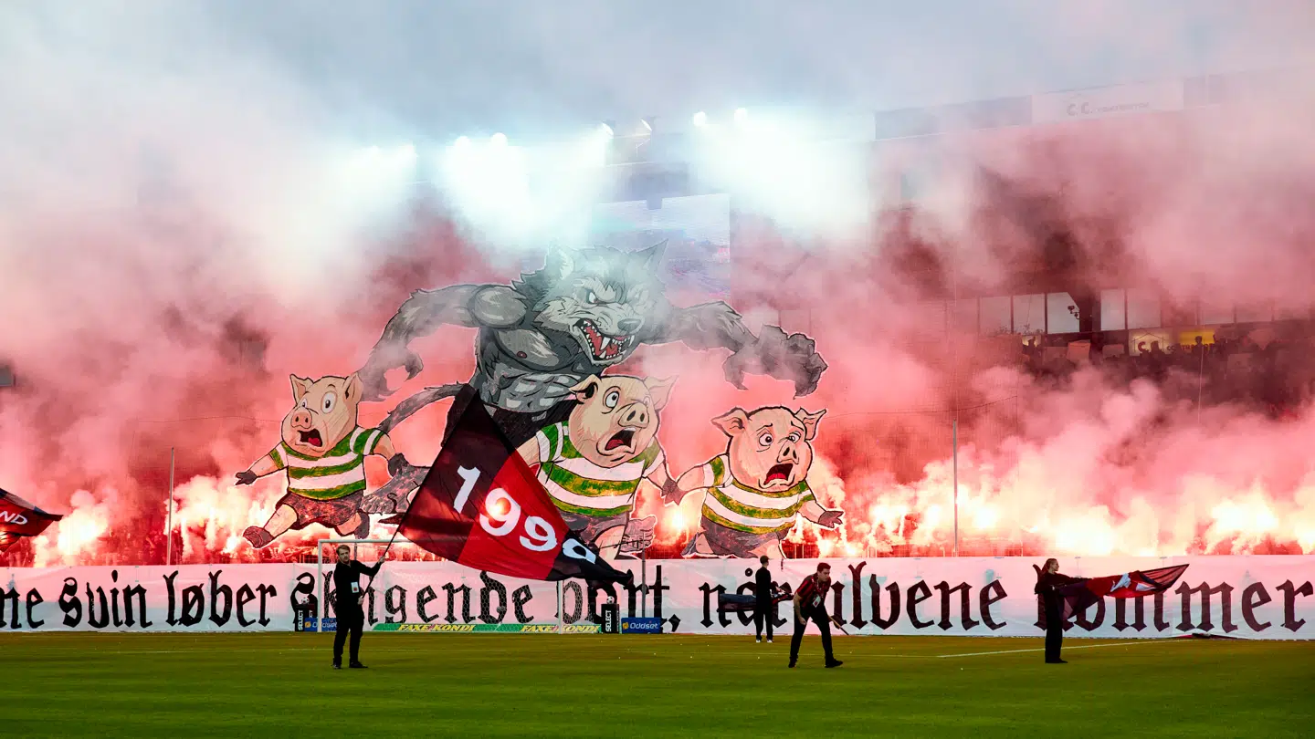 Viborg-spillerens kone og datter blev ramt af øl kastet fra udebaneafsnittet.