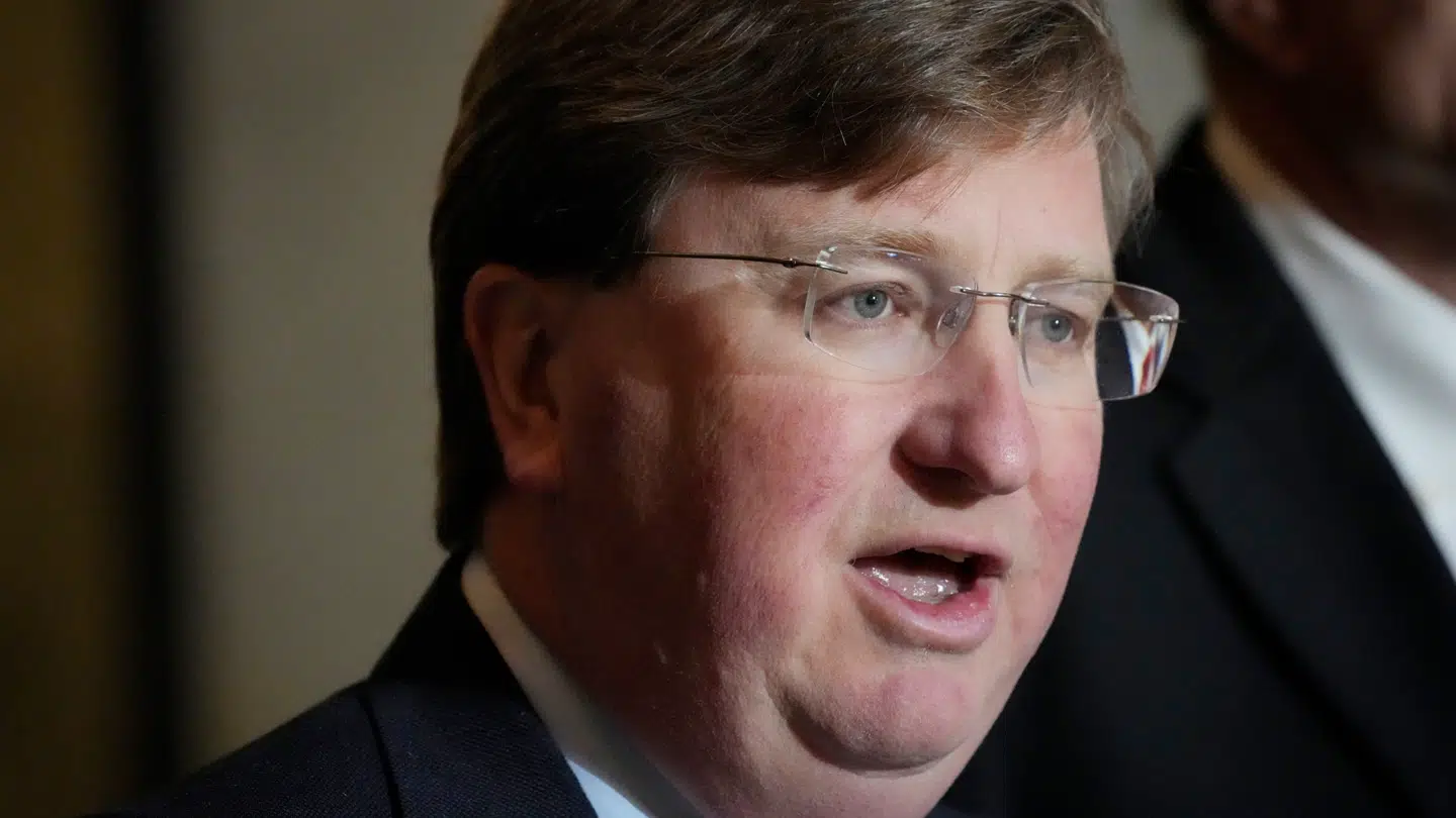 Mississippis guvernør, Tate Reeves, er overbevist om, at Donald Trumps høje toldsatser vil gavne USA.