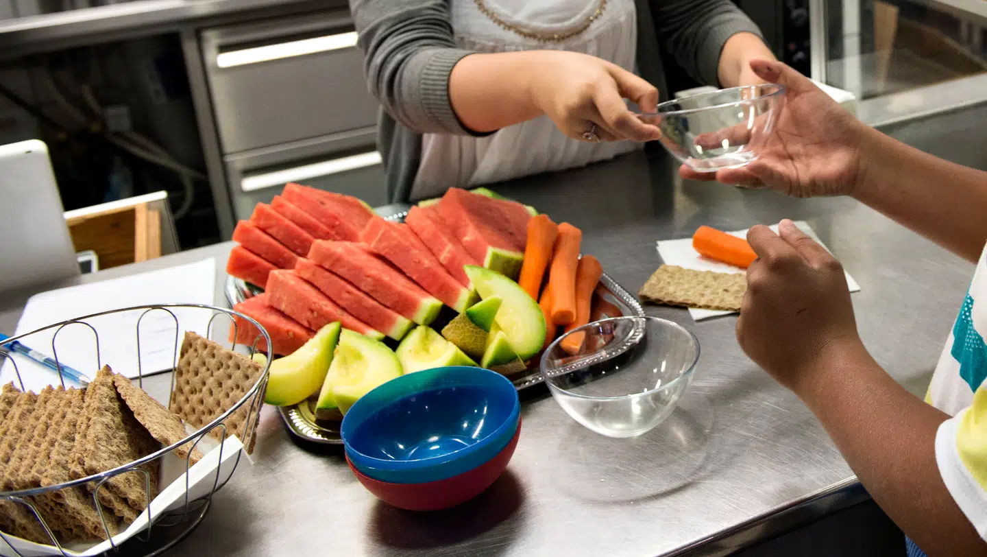 Midt i madkundskab kunne der pludselig høres en fløjte.