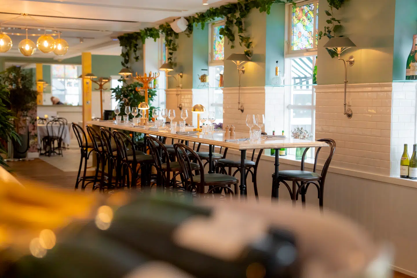 La Table hørte til i Skovriderkroens lokaler på Strandvejen 235. Før La Table lå MASH på adressen i 14 år.