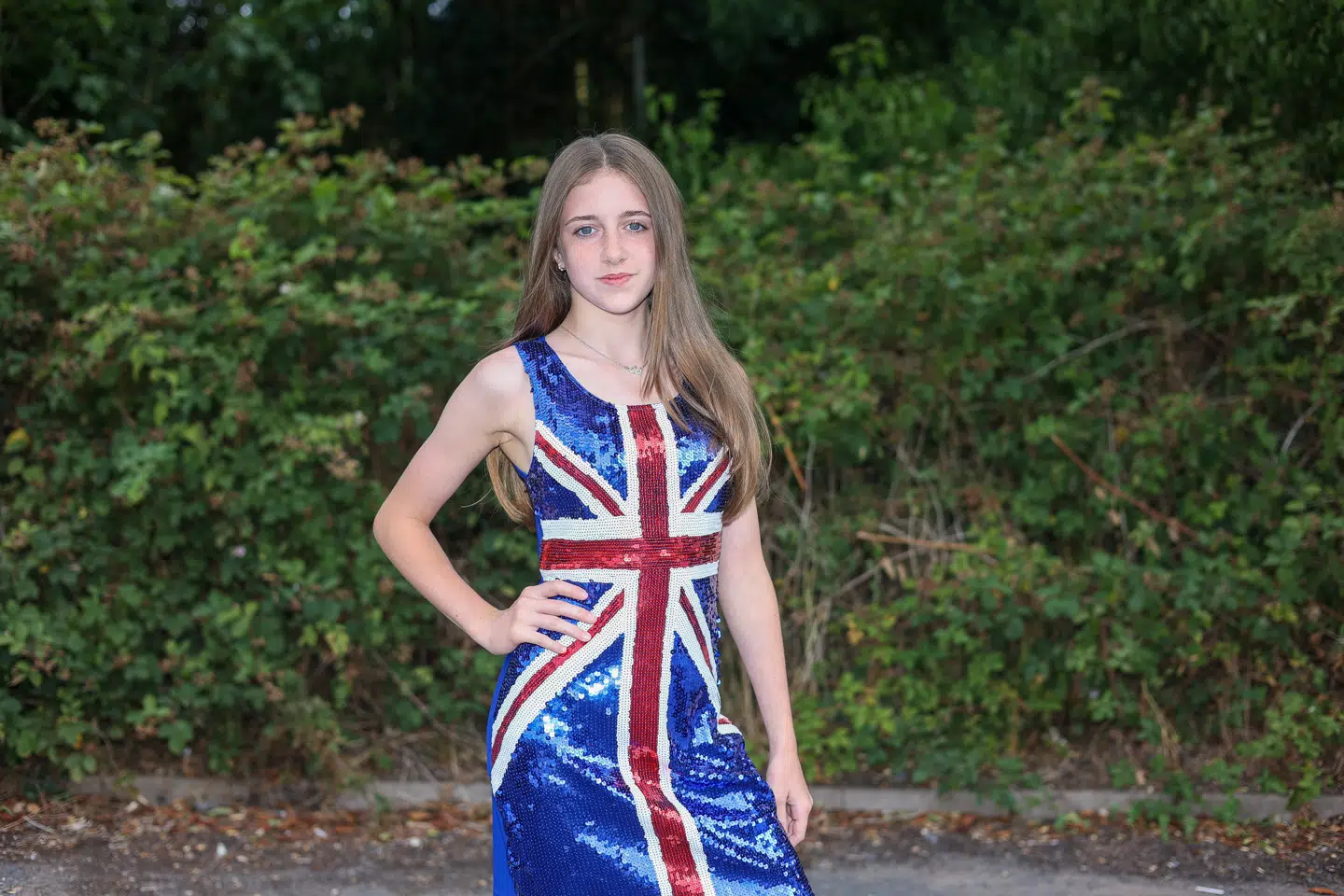 12-årige Courtney Wright dukkede op i en kjole med det britiske flag til skolens diversitetsdag. Så startede balladen.