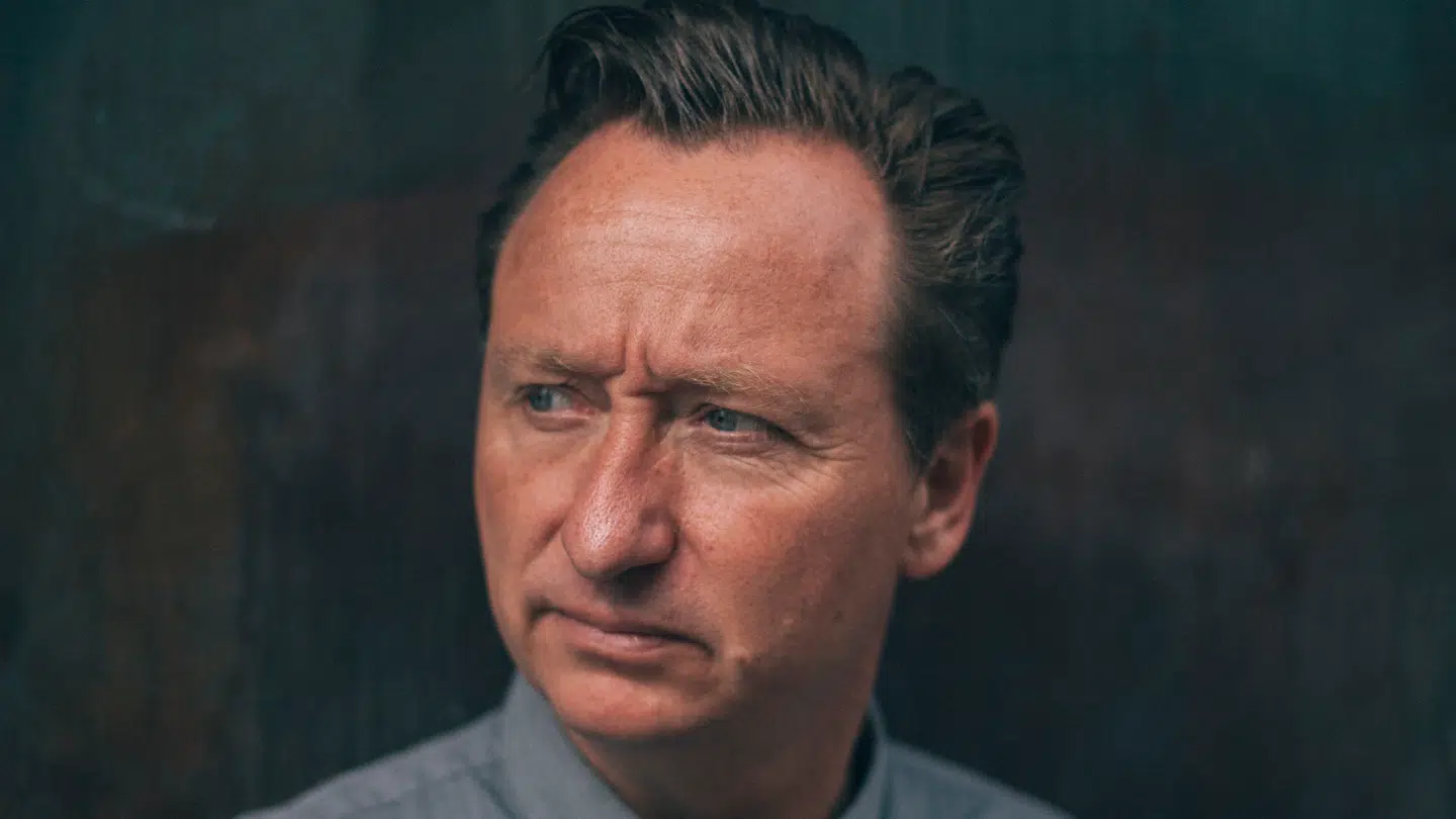 Søren Fauli, der er født Søren Clemmensen Møller, åbner op om sin relation til Casper Christensen.