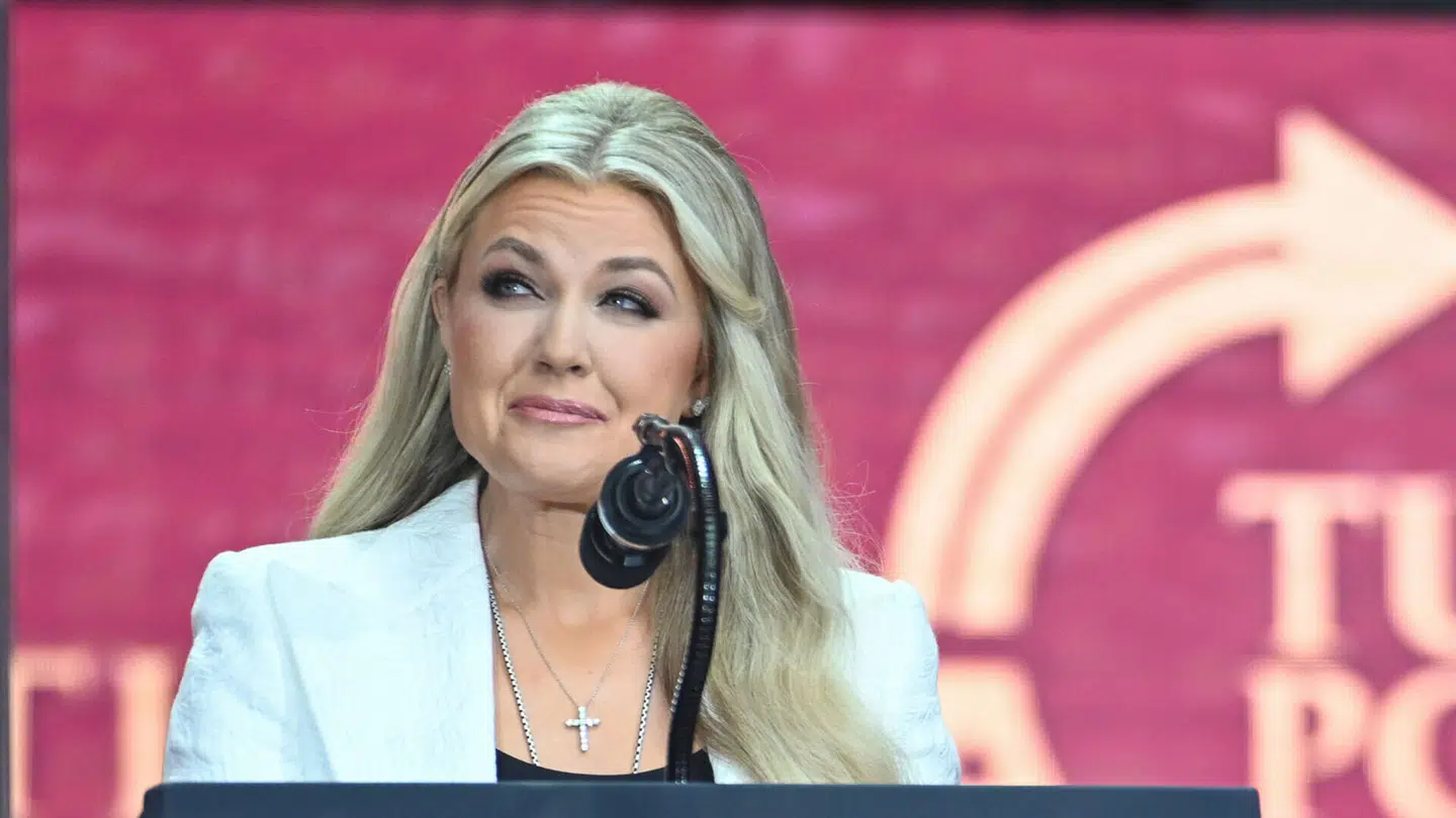 Erika Kirk holdt en forsonlig tale i forbindelse med en mindehøjtidelighed for hendes afdøde mand Charlie Kirk.