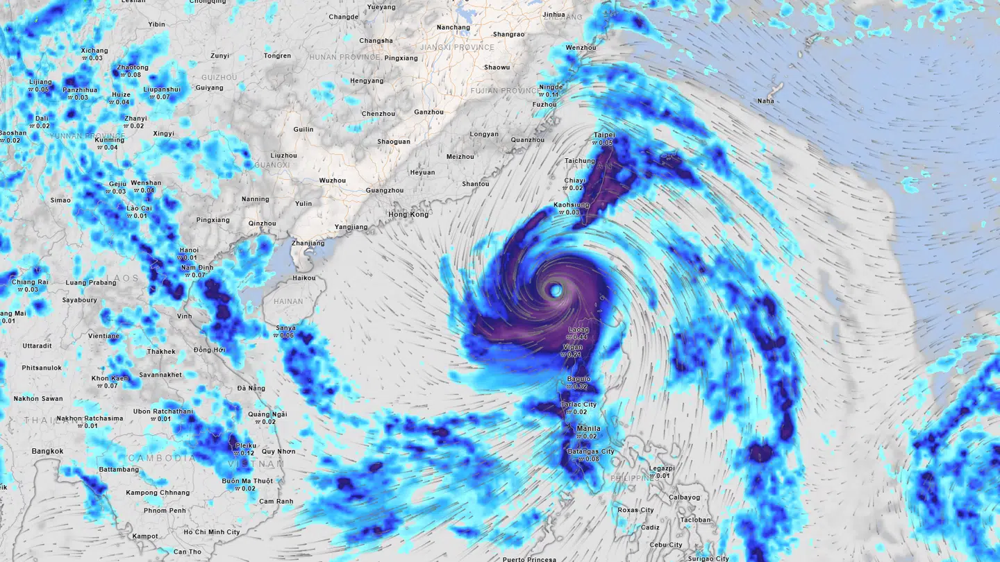 Stormens øje er lige nu nord for Fillipinerne.