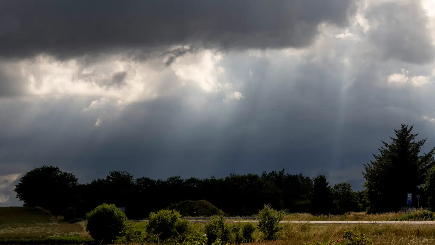 Der kommer mest sol, men der er også risiko for byger tirsdag.