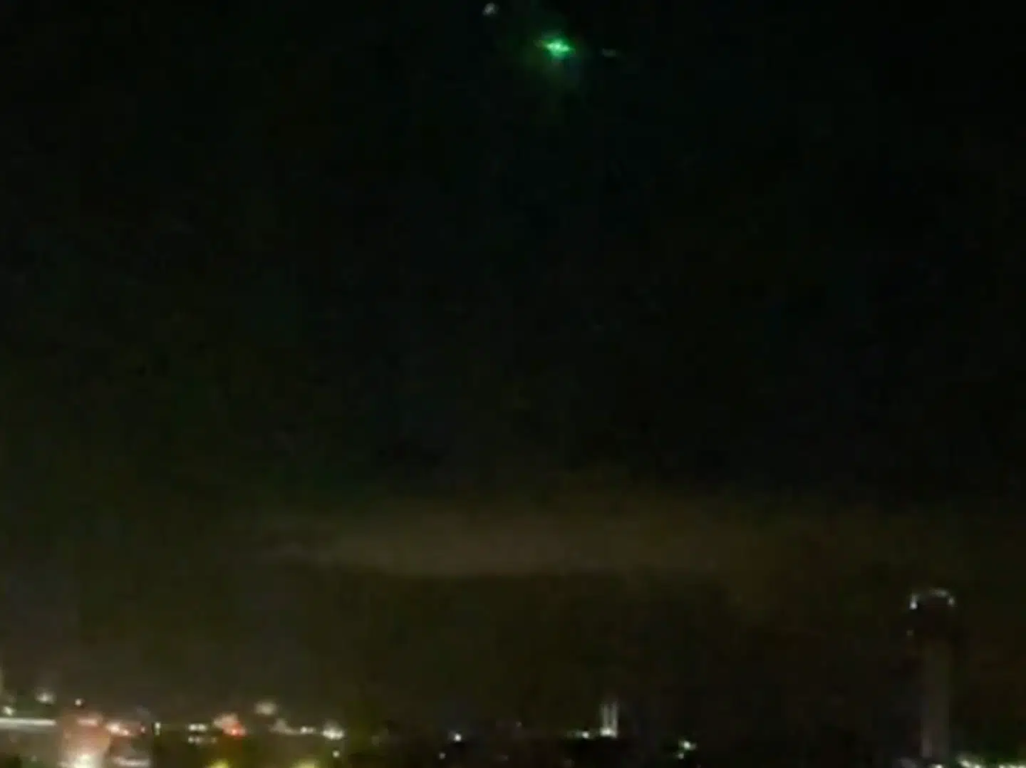 En af de formodede droner ved Københavns Lufthavn mandag aften.