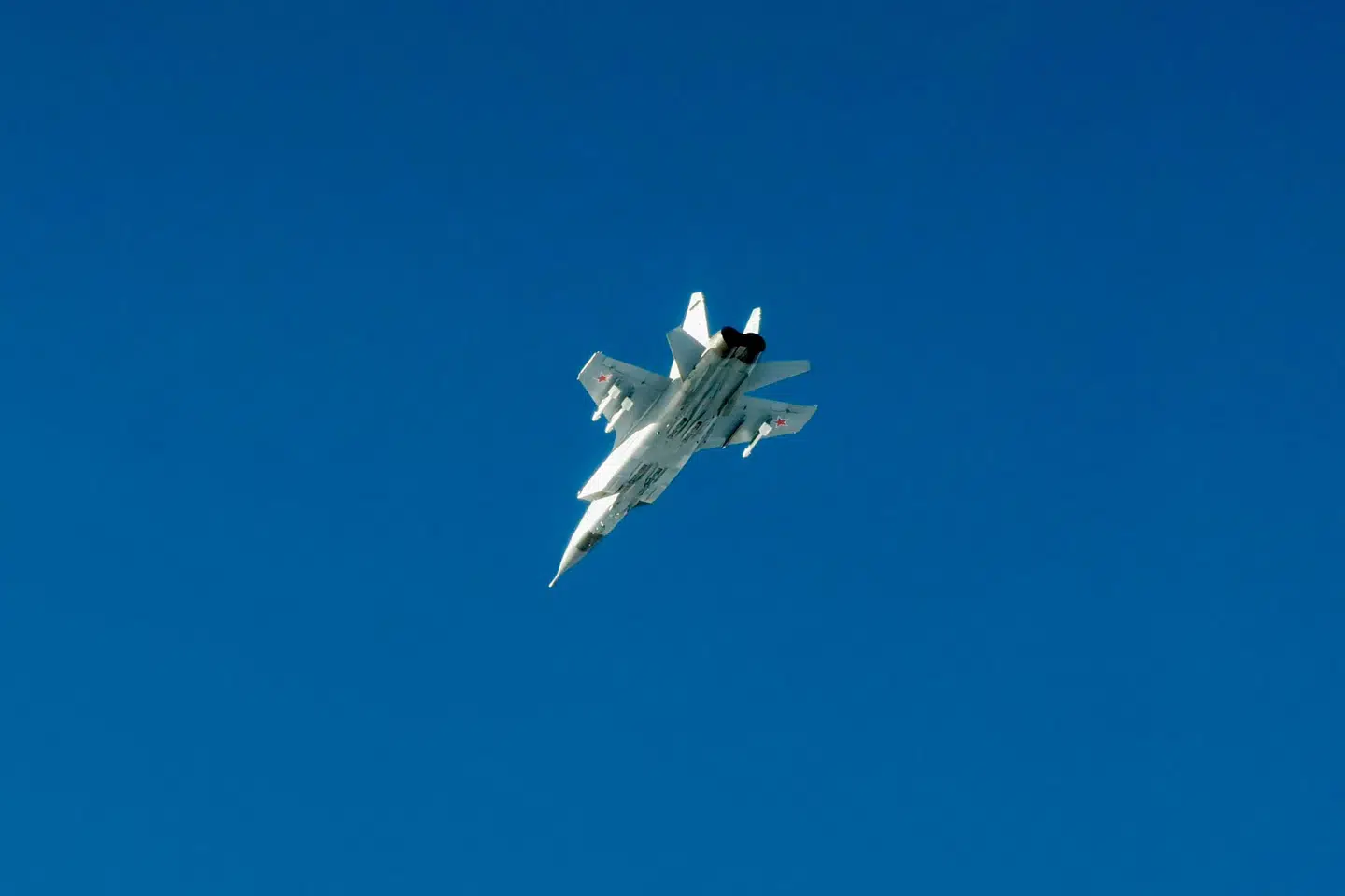 Den svenske hær har offentliggjort et billede, som ifølge Sverige viser et russisk MiG-31-kampfly, der krænkede estisk luftrum den 19. september.