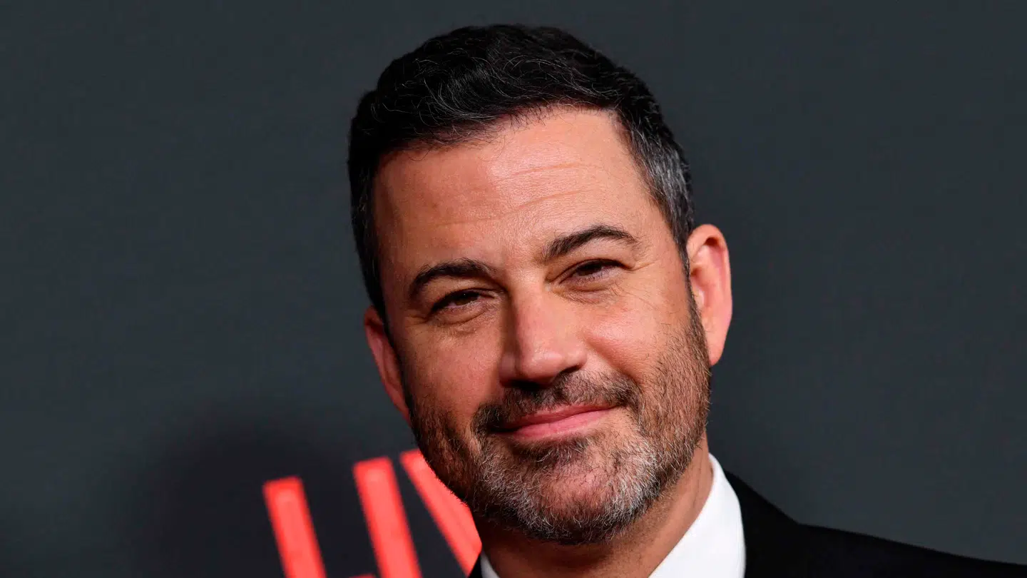 Talkshow-værten og komikeren Jimmy Kimmel vendte tirsdag tilbage til skærmen, da 'Jimmy Kimmel Live' blev genoptaget på ABC efter en ugelang suspendering.