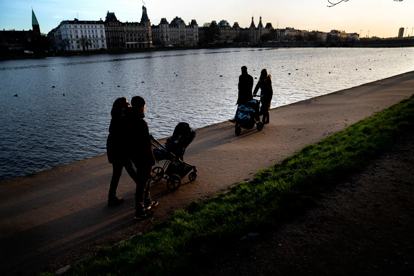 I flere analyser kan man møde det udsagn, at nok bliver vi mindre lykkelige af at få børn, men til gengæld bliver vores liv mere meningsrige, hvilket i sig selv skulle være motivation for at få børn – ulykken til trods, skriver Jakob Monberg Torsen. Foto: Ida Guldbæk Arentsen/Ritzau Scanpix