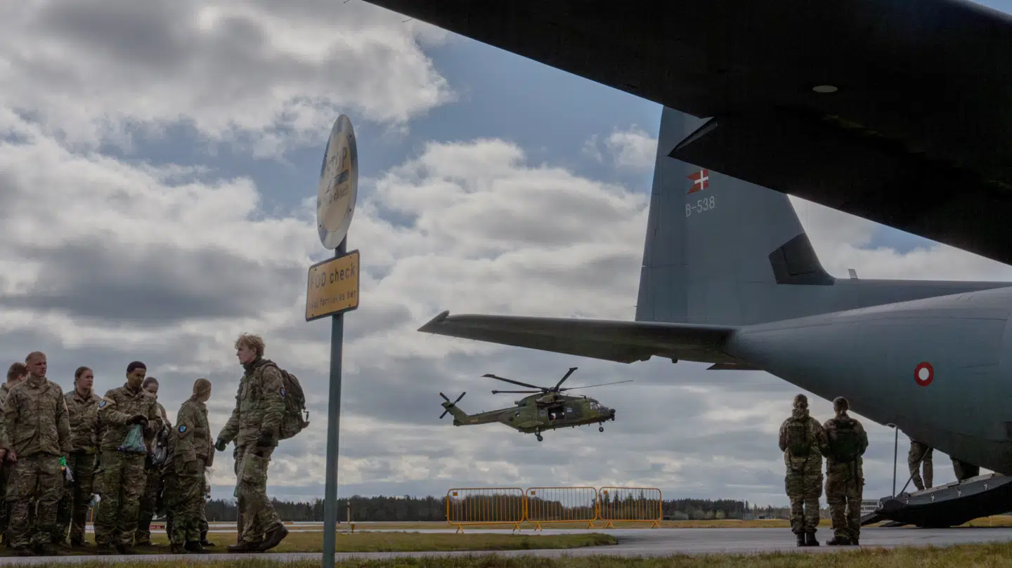 Forsvaret havde haft mulighed for at håndtere et besøg af mystiske droner, hvis de var kommet til Flyvestation Skrydstrup (på billedet). Det kom frem under et hemmeligt møde ifølge Liberal Alliances forsvarsordfører, Carsten Bach.
