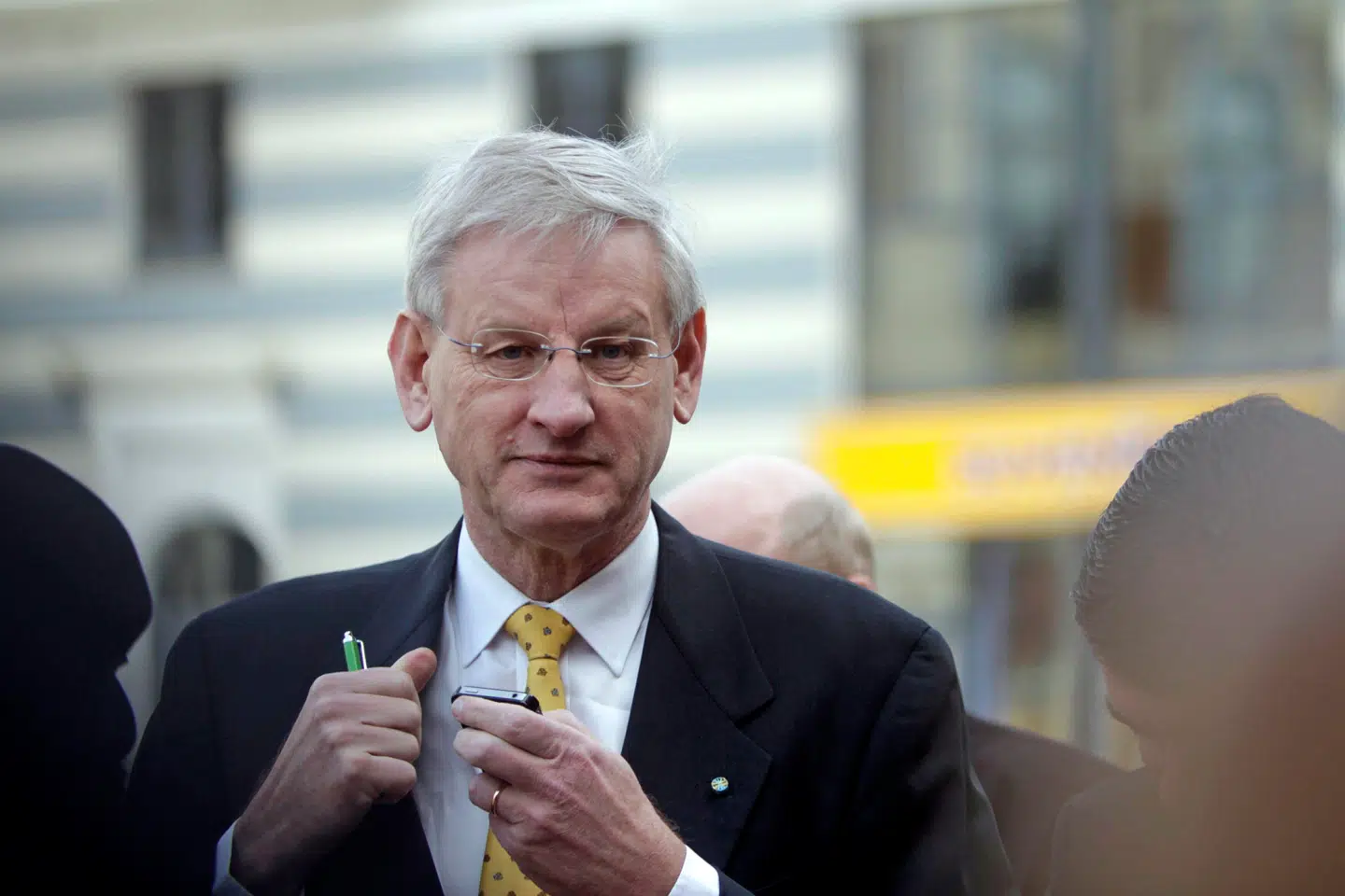 Han er en slags rejsende »Hr. Sverige«, når landets tidligere stats- og udenrigsminister rejser verden rundt som taler om international sikkerhedspolitik. Lige nu er han dybt optaget af krigen i Ukraine – og ikke mindst konsekvenserne for de nordiske og europæiske lande.