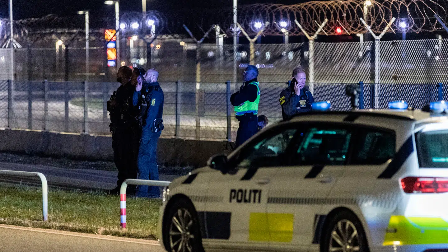 Politiet var til stede i Københavns Lufthavn mandag aften.