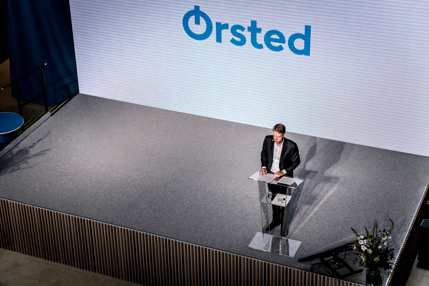 Daværende topchef Henrik Poulsen offentliggjorde i oktober 2017 DONG Energys nye navn, Ørsted, der skulle markere overgangen fra sammensat energiselskab til et grønt ét af slagsen.