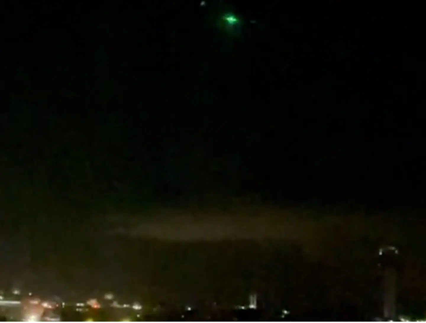 En af de formodede droner ved Københavns Lufthavn mandag aften.