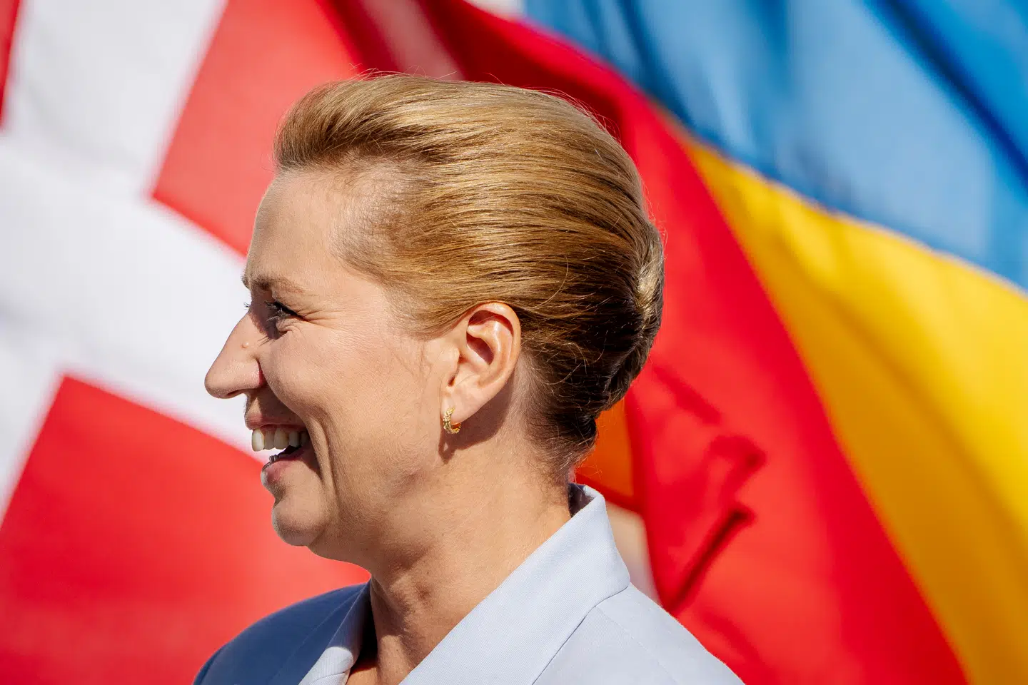 Statsminister Mette Frederiksen har siden krigens begyndelse stået urokkeligt fast ved en hård kurs over for Rusland.