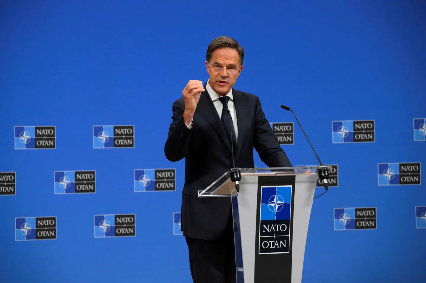 Natos generalsekretær, Mark Rutte, bakker op om den amerikanske præsidents udmelding om, at Nato-lande bør skyde russiske fly ned, hvis de krænker Nato-luftrummet. "Hvis nødvendigt", understreger Rutte dog.