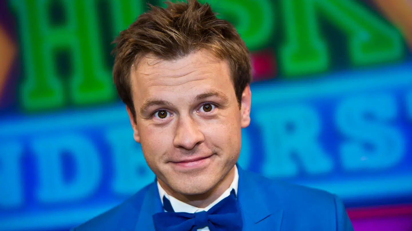 Komikeren kommenterer sagen i sin podcast.