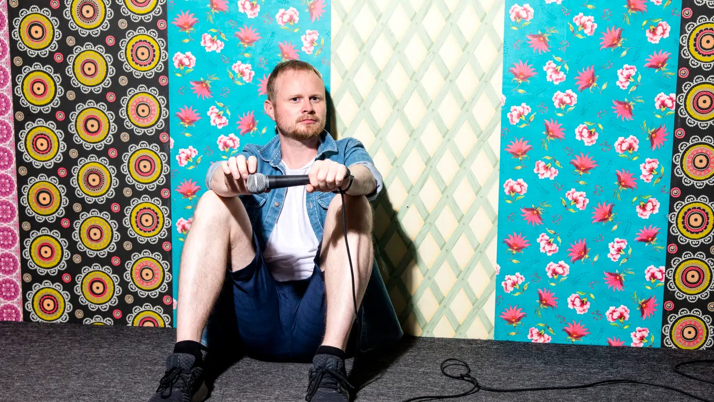 Op til flere bureauer har fjernet komikeren fra deres kataloger.