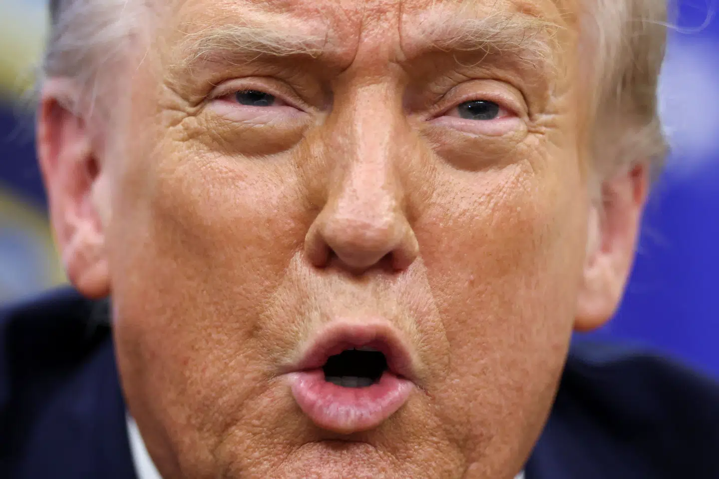 Donald Trump underskrev torsdag flere dekreter i Det Ovale Værelse. Efterfølgende har han varslet nye toldsatser på en række varer.