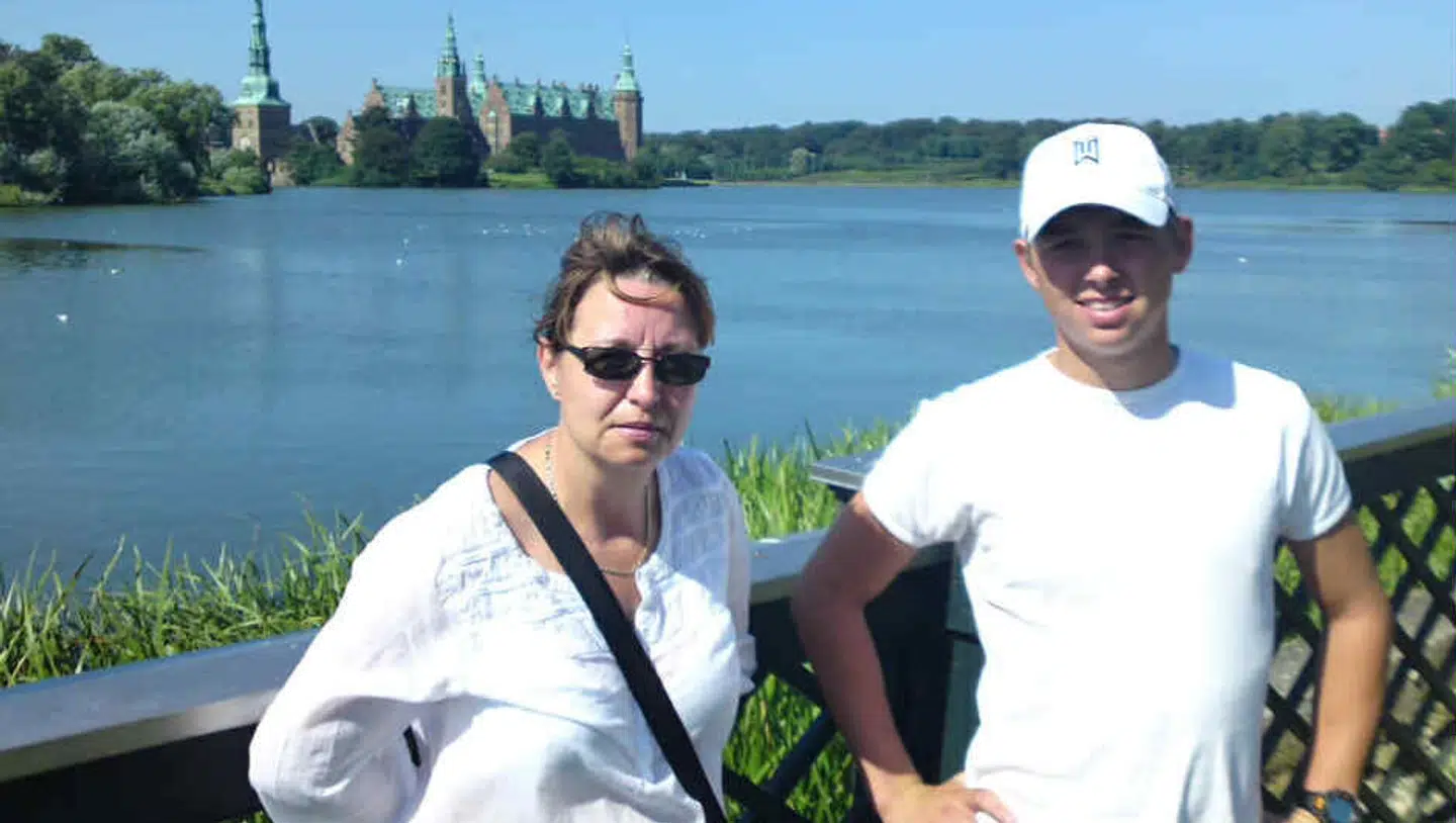 Her et billede af Søren Just og hans mor Elin Frank Just. Moren blev dræbt i 2021, da hendes mand - hun var ved at blive skilt fra - skød hende på klos hold. B.T. skrev om sagen søndag.