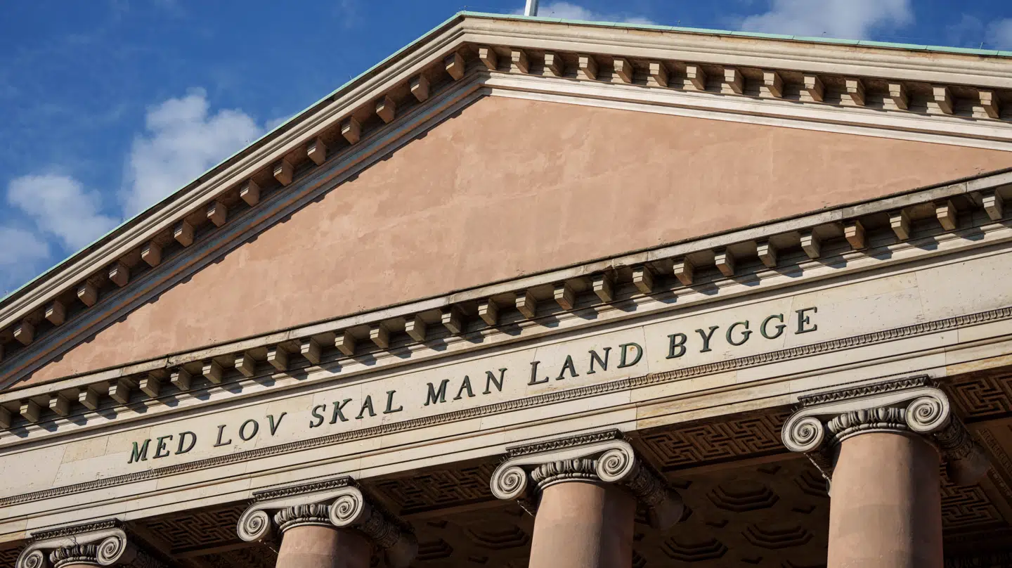 Den 34-årige blev varetægtsfængslet ved et grundlovsforhør fredag her i byretten i København.