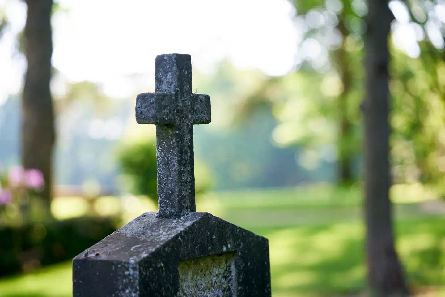 Bobestyrerens ansvar begynder først, når skifteretten formelt har overdraget behandlingen af boet. Denne overgangsperiode kan føles utryg, fordi ingen reelt har fuld myndighed, mens værdierne stadig står i en ubeboet bolig.