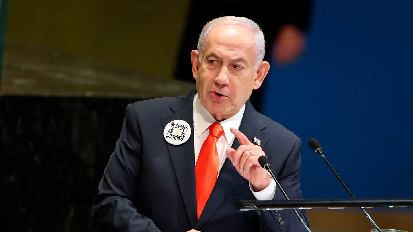 Israels premierminister, Benjamin Netanyahu, taler fredag under et møde i FN-bygningen i New York. Men ikke alle gider at høre på ham.