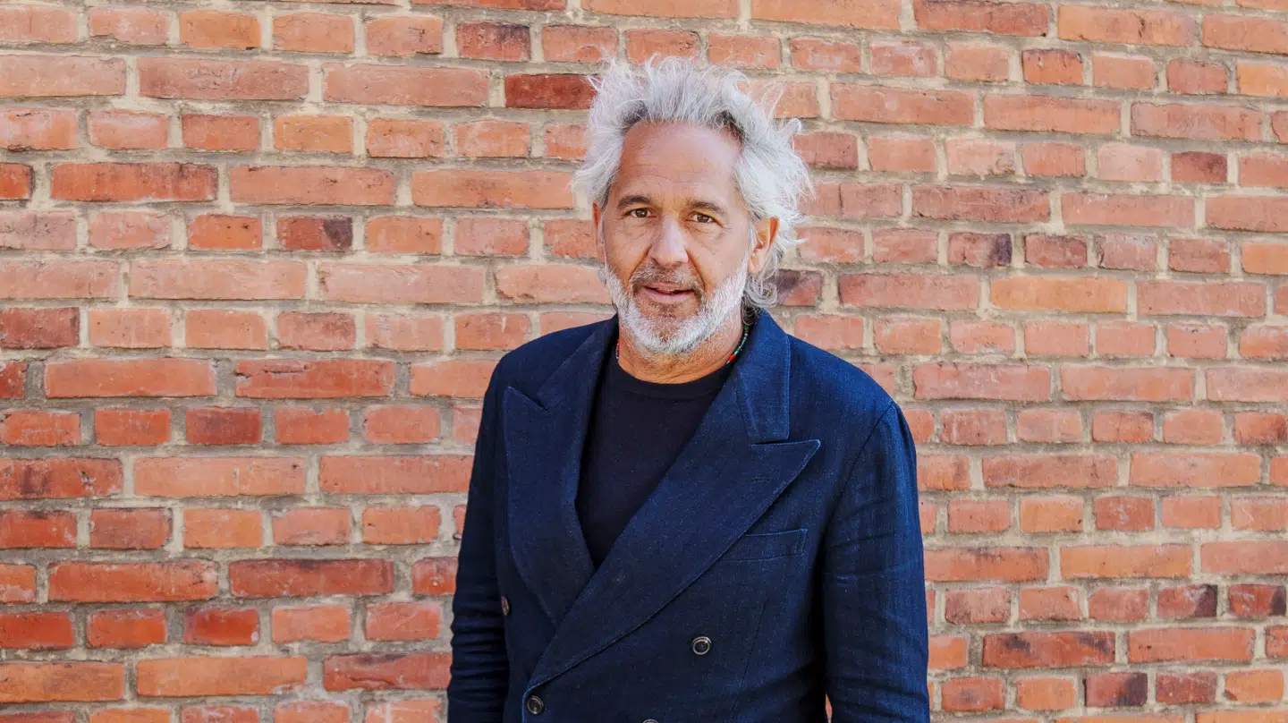 Til trods for stor kritik efter sexisme dokumentar er det stadig Claes Antonsen, der sidder bag trommerne, når Helmig giver den gas på scenen