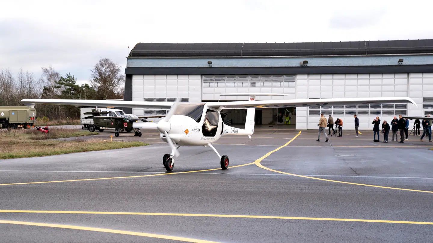 En til to droner blev spottet her ved Flyvestation Karup. Arkivfoto.