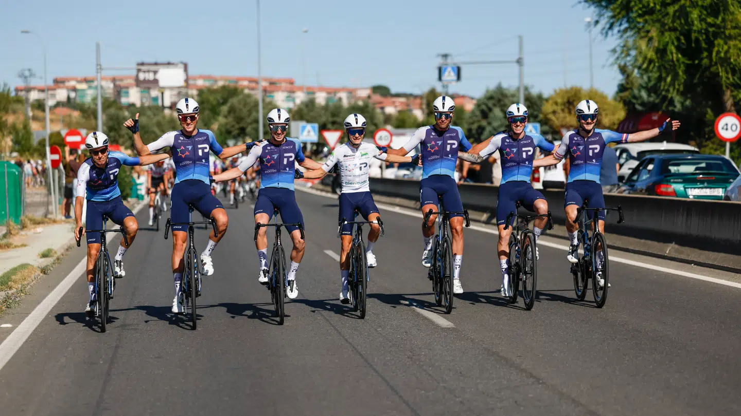 (Arkiv) Det israelske cykelhold, Israel-Premier Tech, skabte stort drama under dette års Vuelta a España.