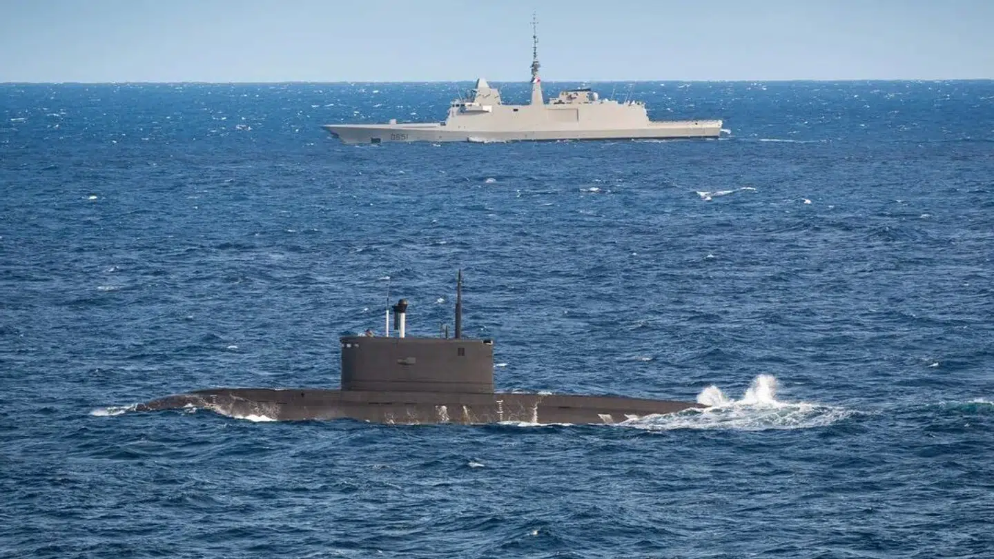 Her ser ubåden tidligere i år, da den blev fulgt af den britiske flåde gennem Den Engelske Kanal og i Nordsøen.