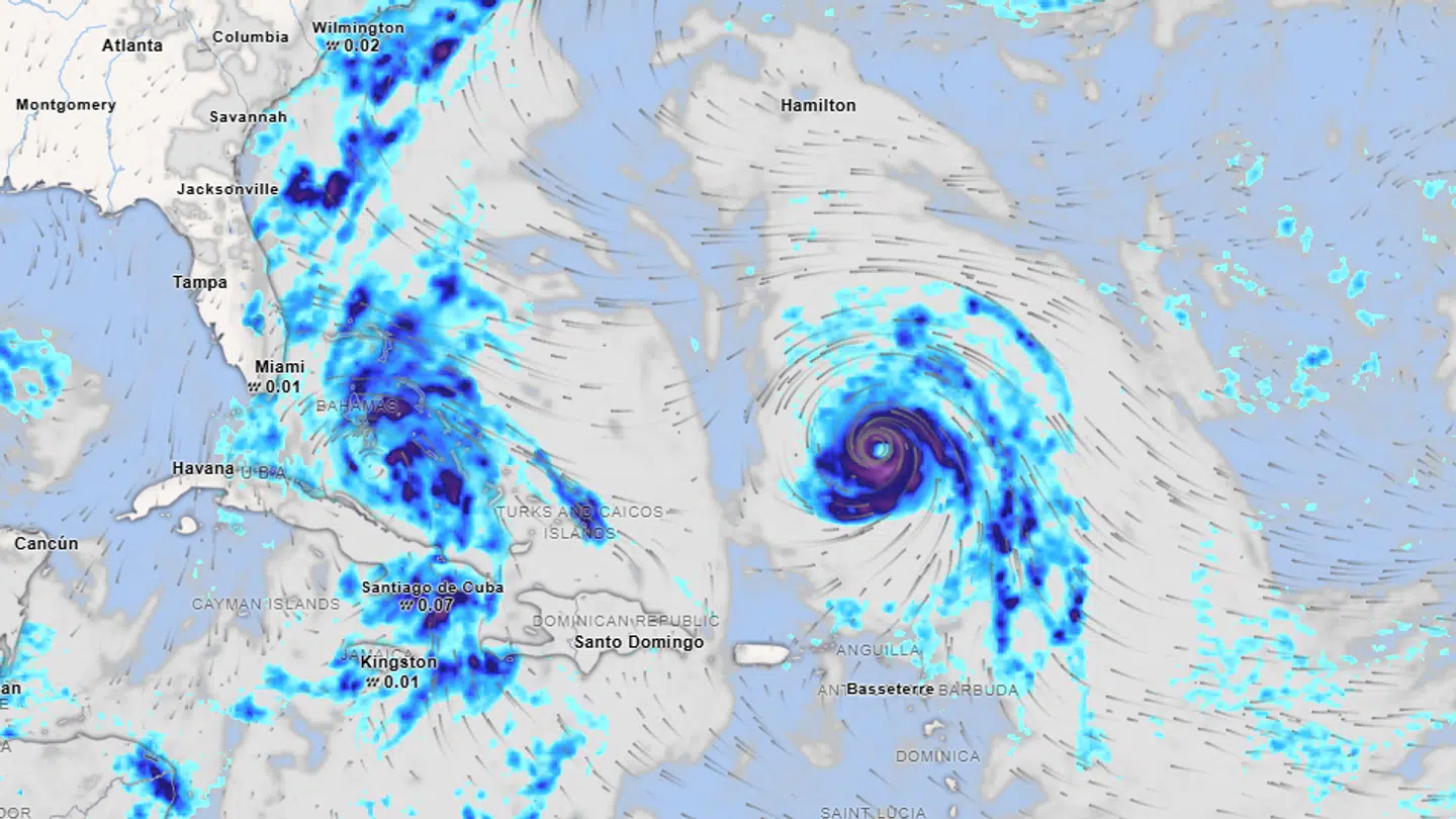 Orkanen Humberto er nu en kategori fem.