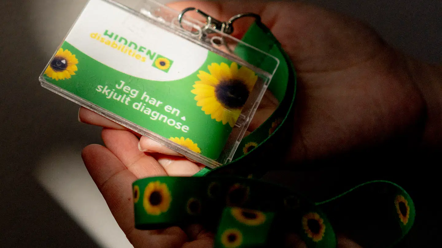 Med en solsikkesnor kan for eksempel autister signalere til omverden, at de har brug for ekstra tid, tålmodighed eller hjælp i hverdagen.