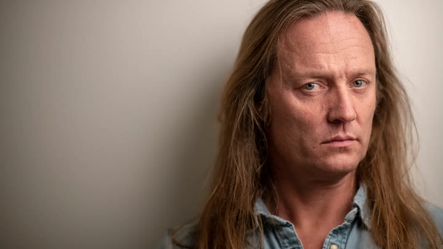 Jesper Binzer viste en ny kæreste frem søndag aften.