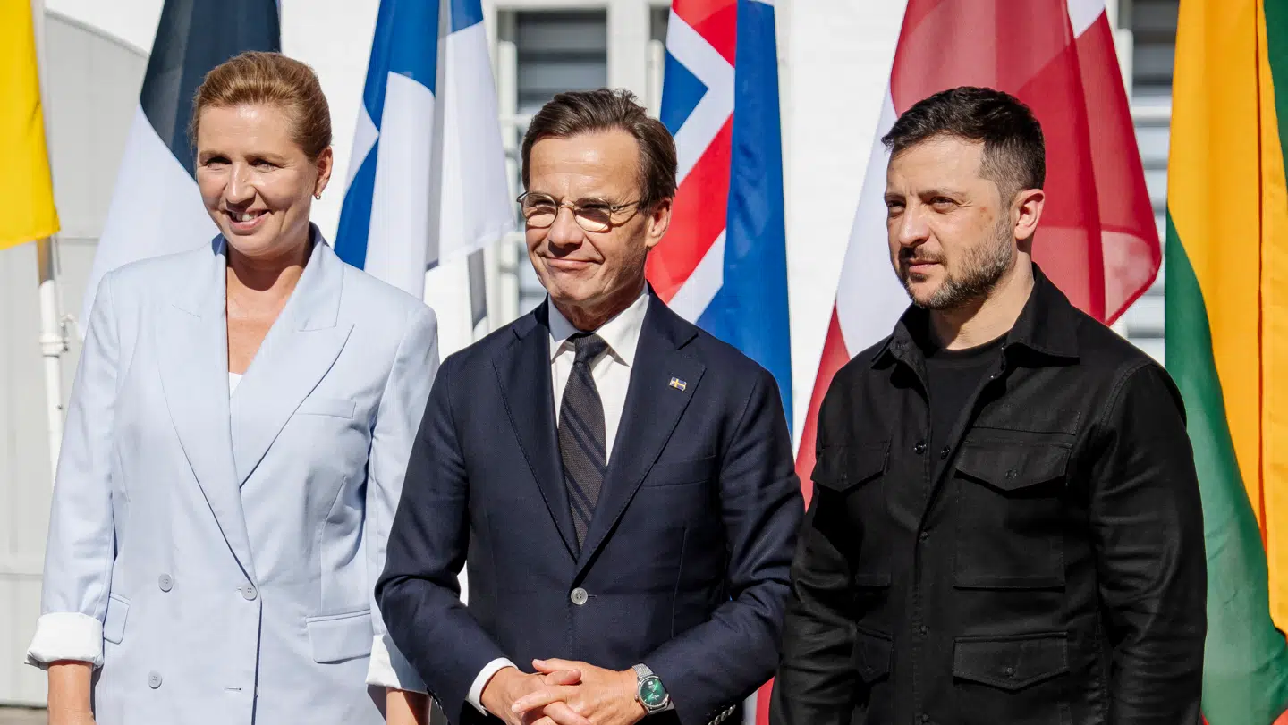 Sveriges statsminister Ulf Kristersson flankeret af Danmarks statsminister Mette Frederiksen og Ukraines præsident Volodymyr Zelensky.
