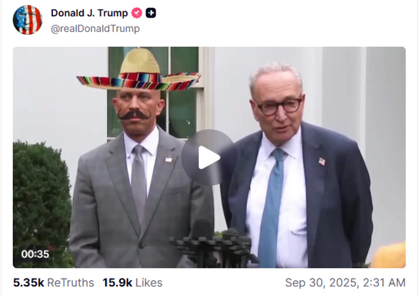 Her ses et skærmbillede fra Donald Trumps profil på Truth Social, hvor man kan se videoen, som han har delt natten til tirsdag dansk tid.