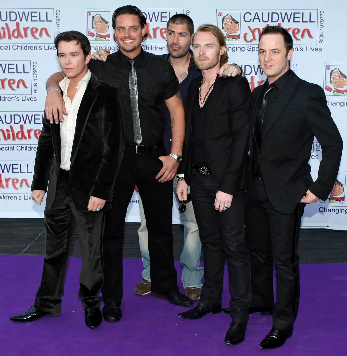ARKIVFOTO fra 2008 af Boyzones fem medlemmer, Stephen Gately, Keith Duffy, Shane Lynch, Ronan Keating og Mikey Graham.