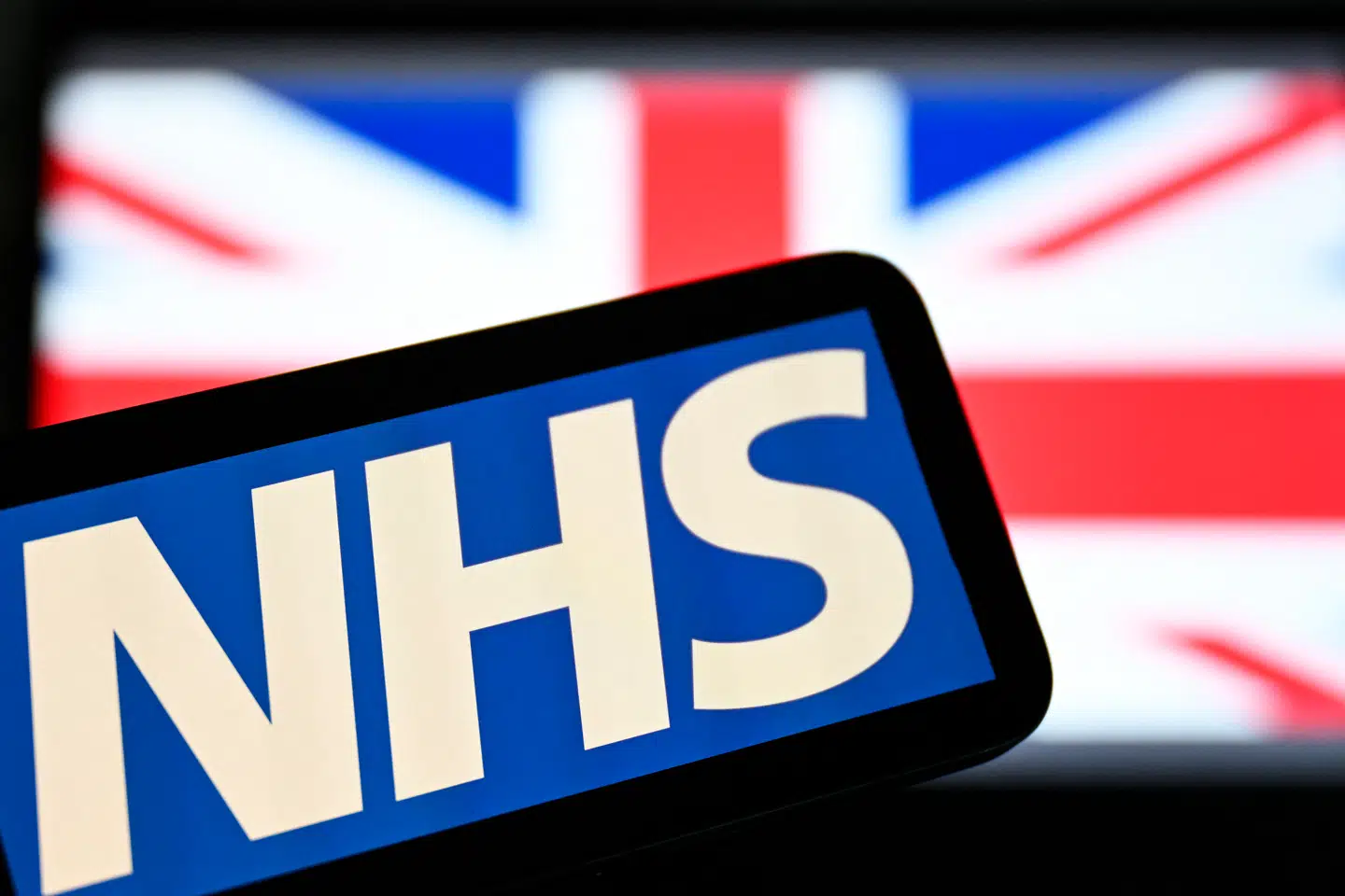 »Artiklen skulle aldrig være offentliggjort, og vi har fjernet den,« siger en talsmand fra det britiske sundhedsvæsen, NHS.