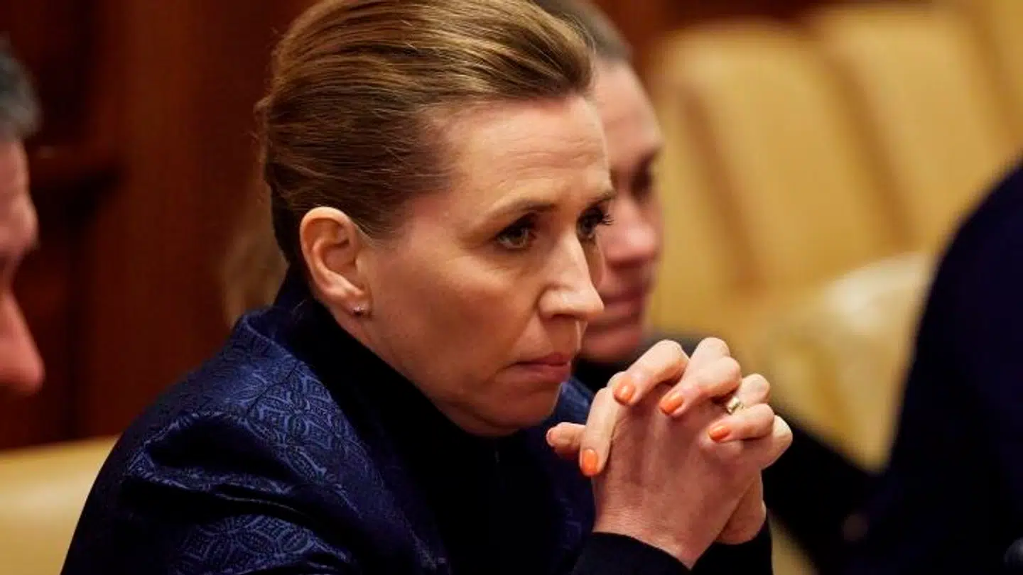 Statsminister Mette Frederiksen bliver i stigende grad bedt om at forholde sig til et højst ubehageligt spørgsmål.