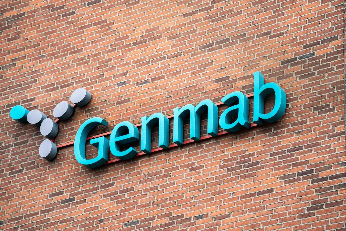 Topchefen for Genmab, Jan van de Winkel, er rigtigt glad for at selskabet har købt Merus for lidt over 50 milliarder kroner. Han mener, at det er lidt af en usleben diamant, Genmab har fundet.