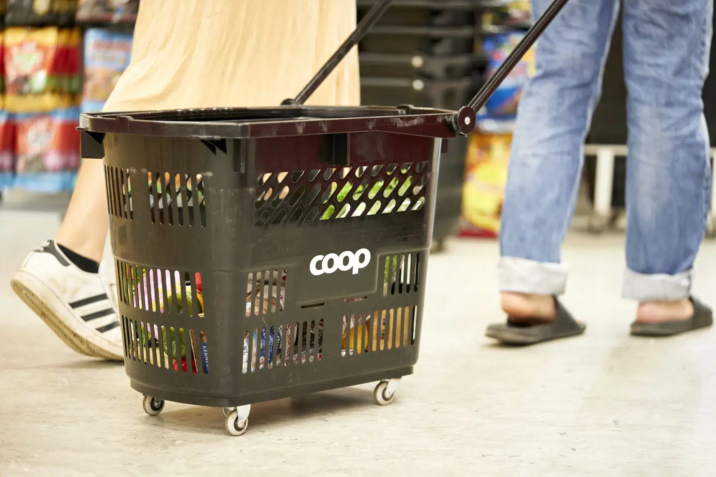 Den nye emballageafgift vil blandt andet betyde prisstigninger i Coops butikker. (Arkivfoto).