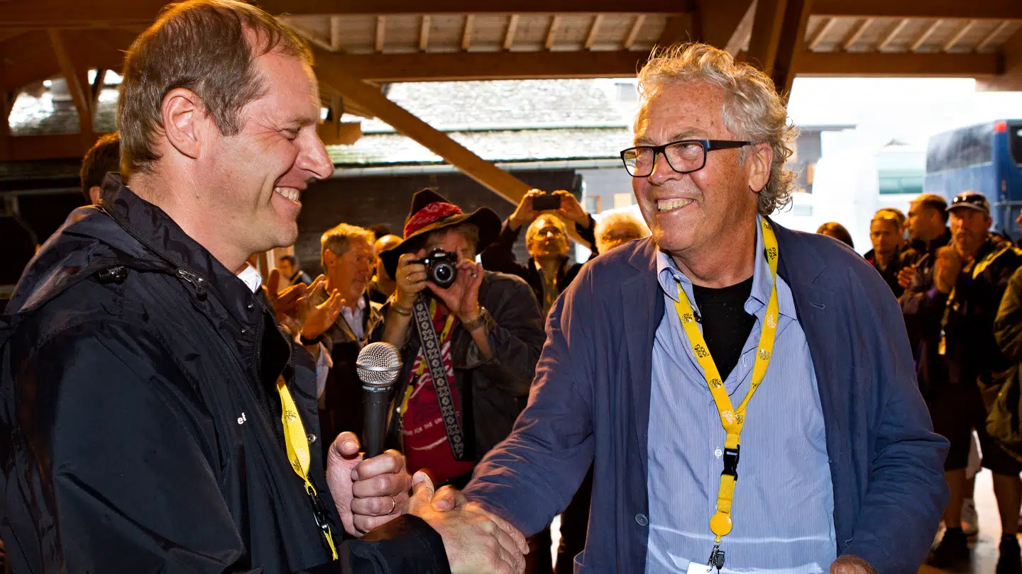 Christian Prudhomme hædrer Jørgen Leth for 30 år i Tour de Frances tjeneste. Året er 2013.