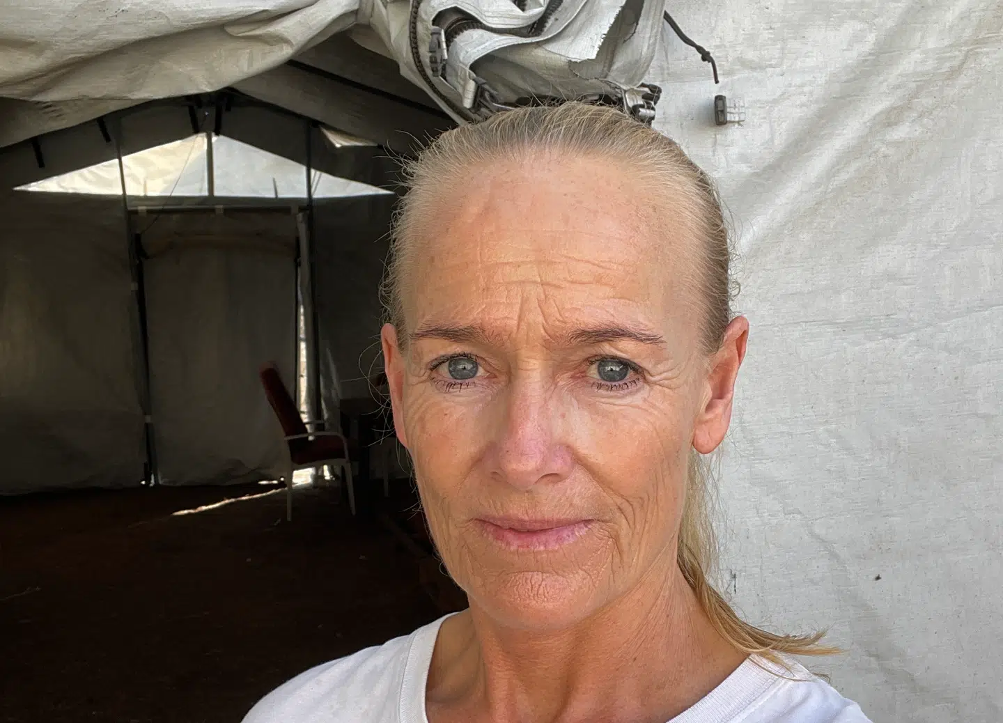 54-årige Susanne P-B. Pedersen arbejdede i mere end 30 år i Jyske Bank. Jobbet var velbetalt, hun havde en god stilling, kollegerne var søde, men det var nu eller aldrig, hvis hun skulle nå at prøve noget andet. Nu har hun hjulpet til ved flere af verdens brændpunkter for Læger uden Grænser, og senest var hun 14 dage i Gaza, hvor alt var »surrealistisk«.